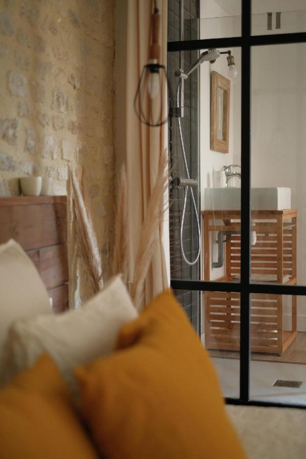Le Domaine De L'Hostellerie Le Fresne-Camilly Room photo